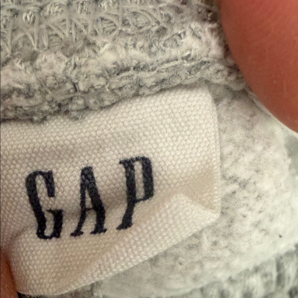 GAP Sweatshorts in Light Gray and Black - Picture 2 of 3